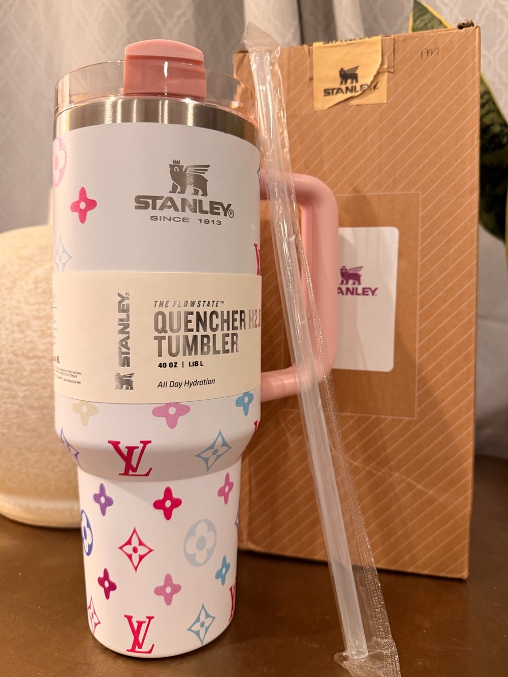 STANLEY White Tumbler w. Pink Handle & Multicolor Monogram. Limited Edition!💜💙🩷💚